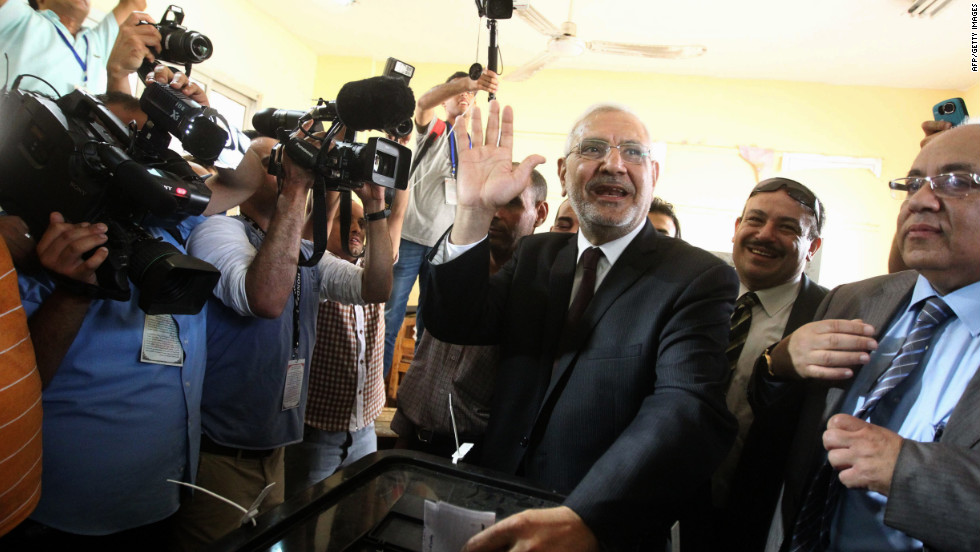 Presidential candidate Abdelmonen Abol Fotoh, a moderate Islamist, casts his ballot Wednesday in Cairo.