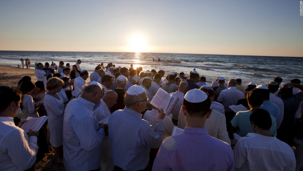 Photos Jews celebrate Rosh Hashanah