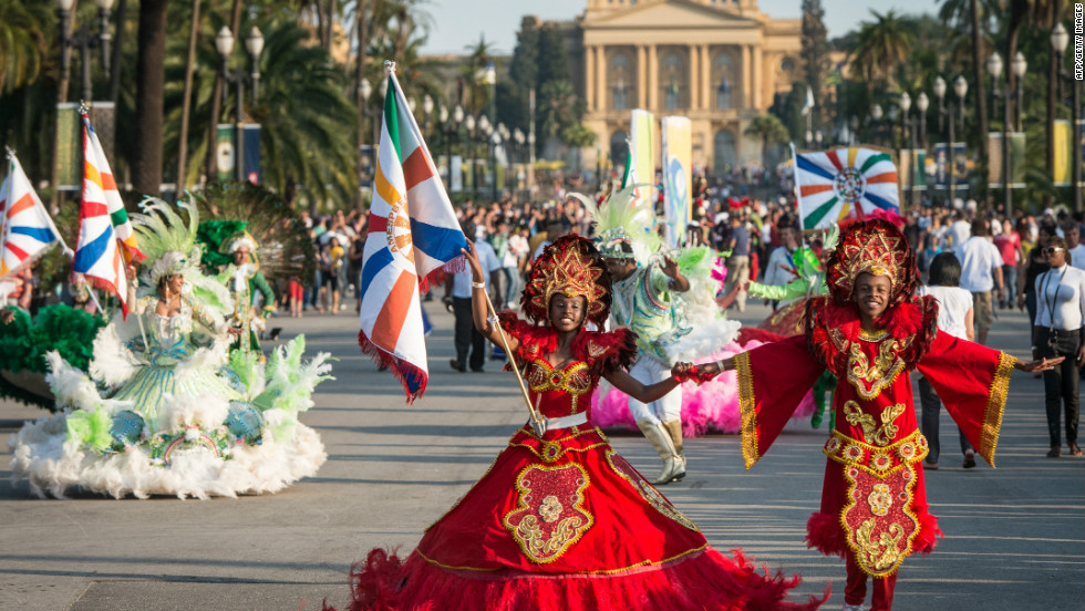 samba dancers neye yeasr parade