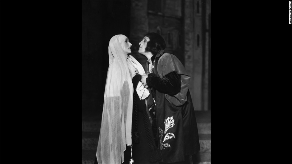 Madge Compton as Lady Anne Neville and Balliol Holloway as Richard III, 1930.