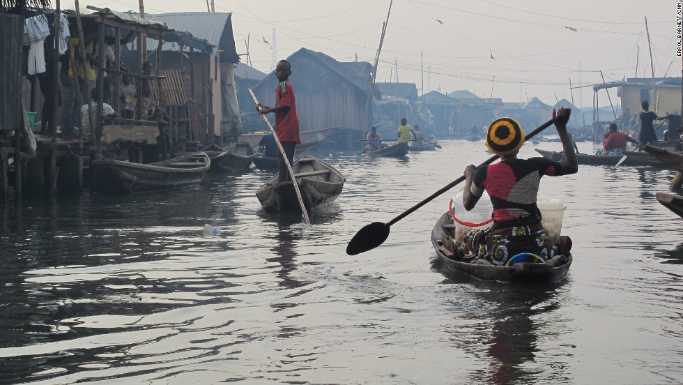 -makoko-nigeria-canoeing-horizontal-large-gallery