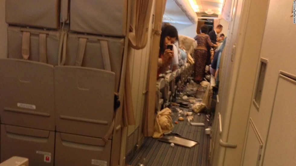 Singapore Airlines turbulence sends meals flying