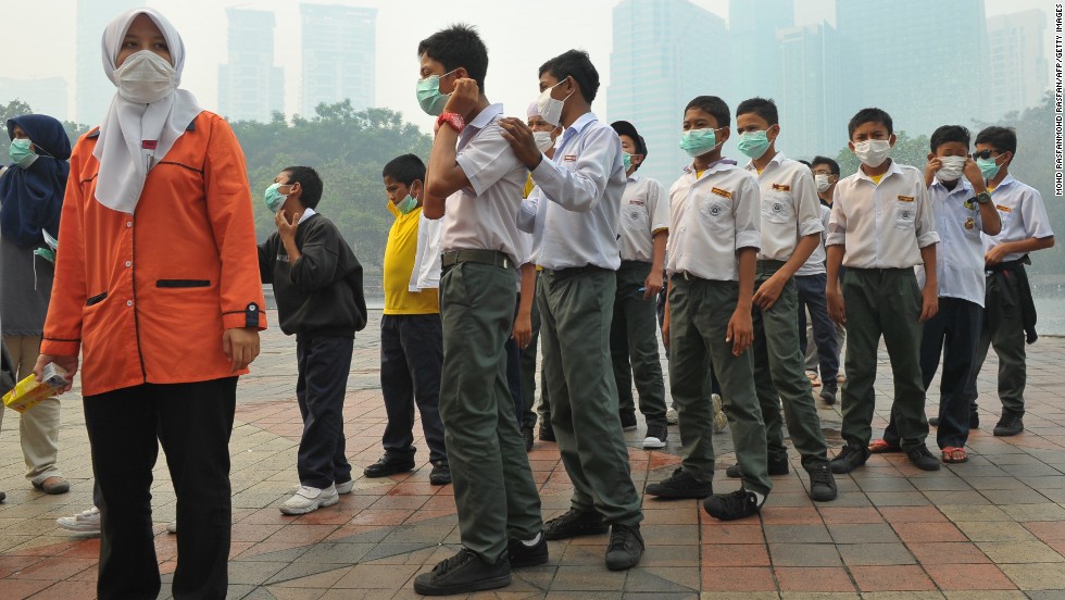 Singapore Shrouded In Haze From Sumatran Forest Fires