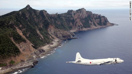 Chinese ships sail near disputed Japanese islands