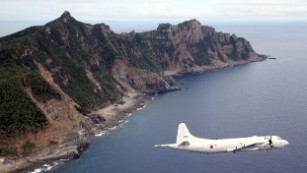 Chinese ships sail near disputed Japanese islands