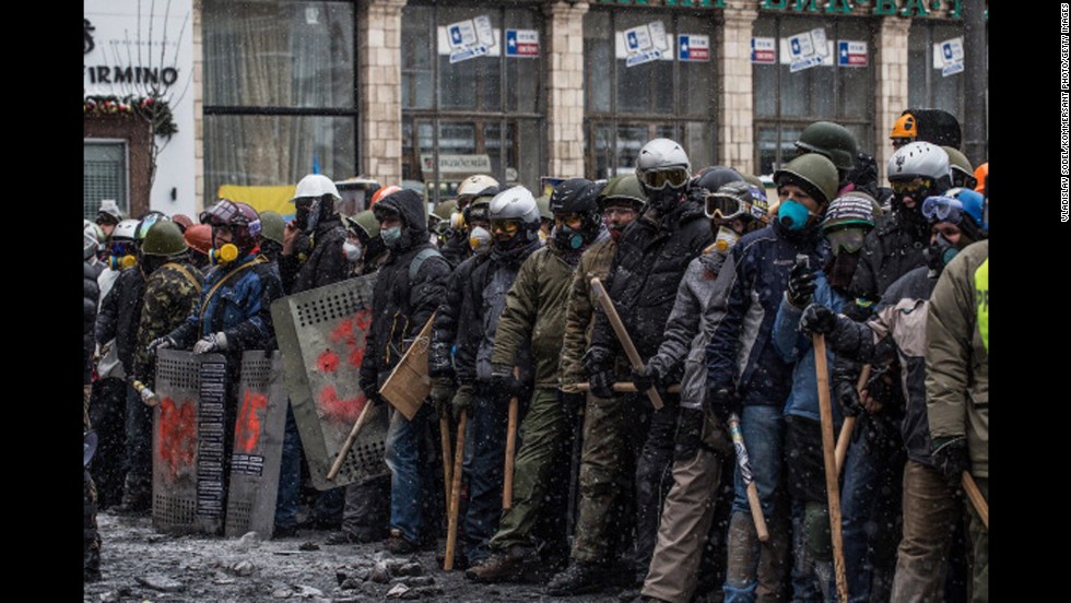 Ukraine protest movement At least 4 killed in clashes with police