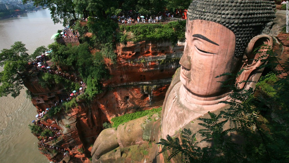 China builds bigger Buddhas, but will tourists come?
