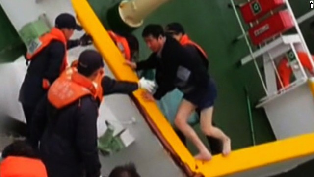 140428010209-sewol-ferry-captian-being-rescued-in-his-shorts--story-top.jpg