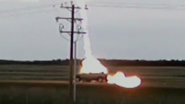 Video Shows Lightning Strike A Moving Car Cnn Video 