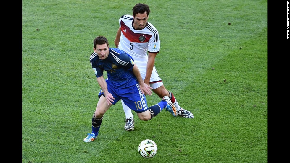 Hummels, right, marks Messi in the first half.