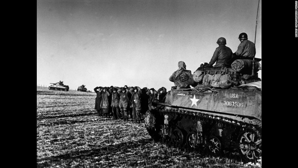 battle of the bulge tank soldierpictures