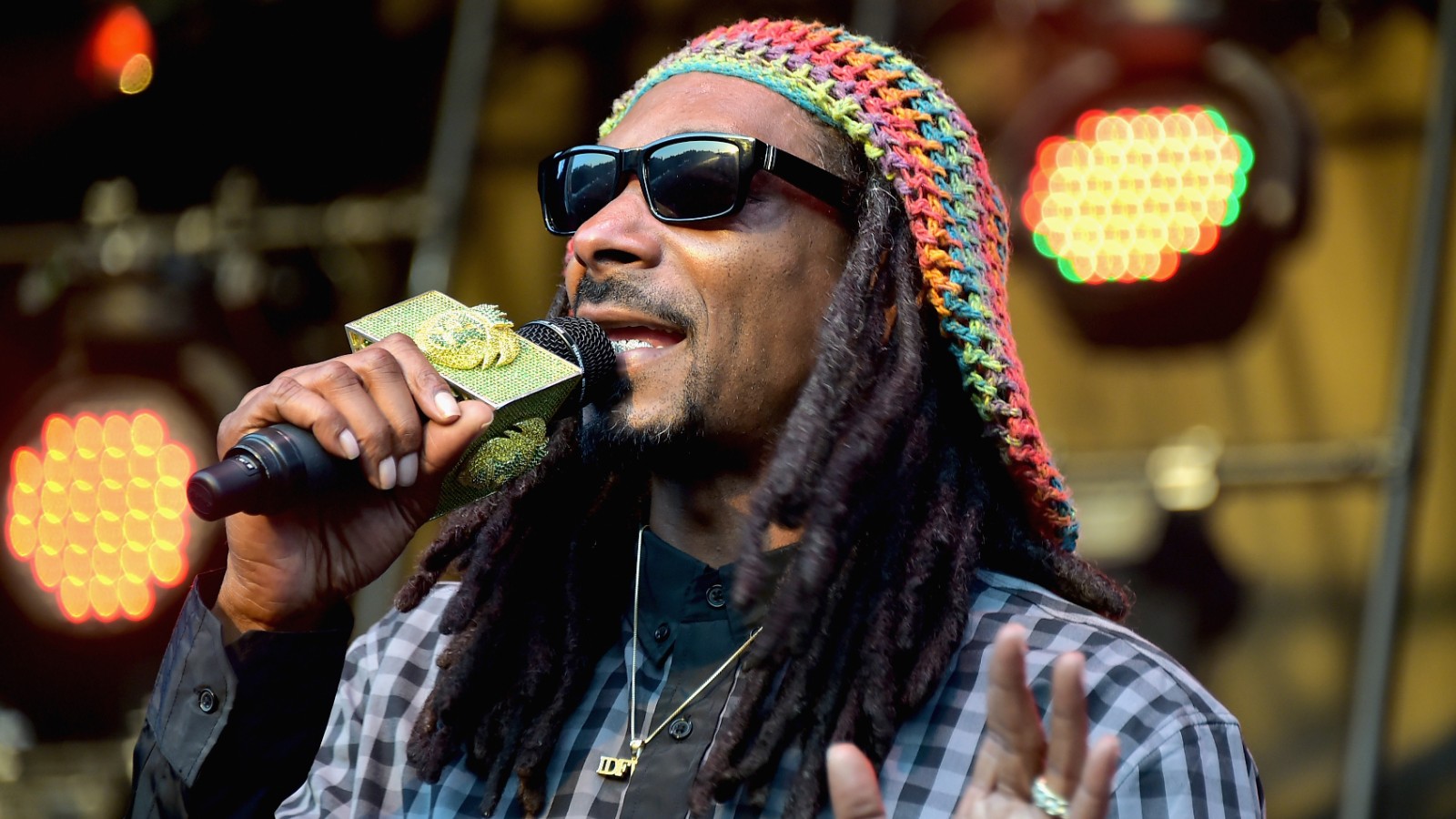 Snoop Dogg and more celebrities react to legalization of marijuana in California - CNN.com