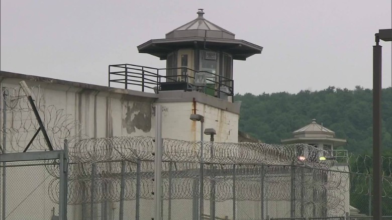 prison-escapes-in-ohio-north-carolina-1-fugitive-caught-cnn