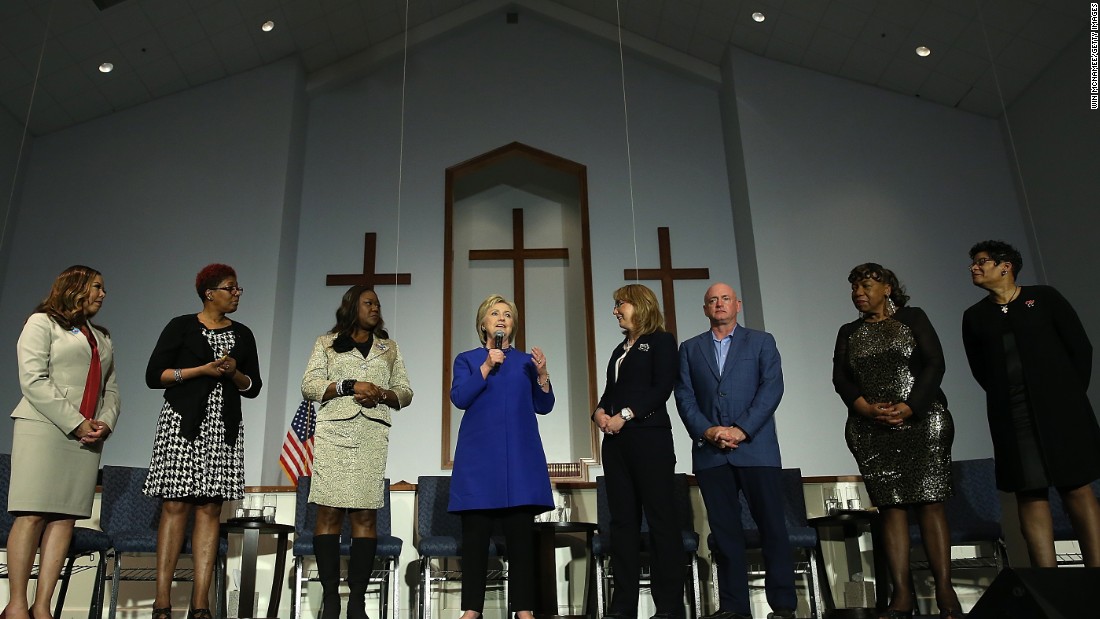 160225144045-hillary-clinton-and-mothers-who-lost-children-to-gun-violence-super-169.jpg