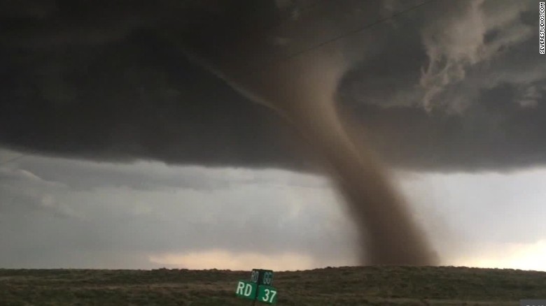 Is This Tornado Pic The Coolest Prom Photo Ever Cnn 