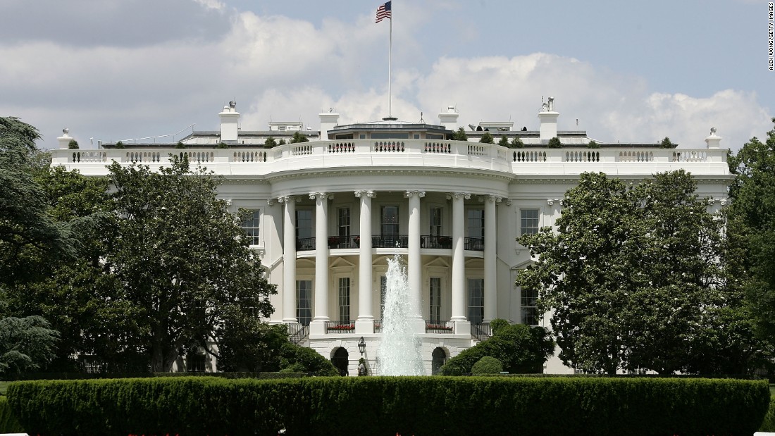 Police: Man arrested near White House had cache of weapons in car