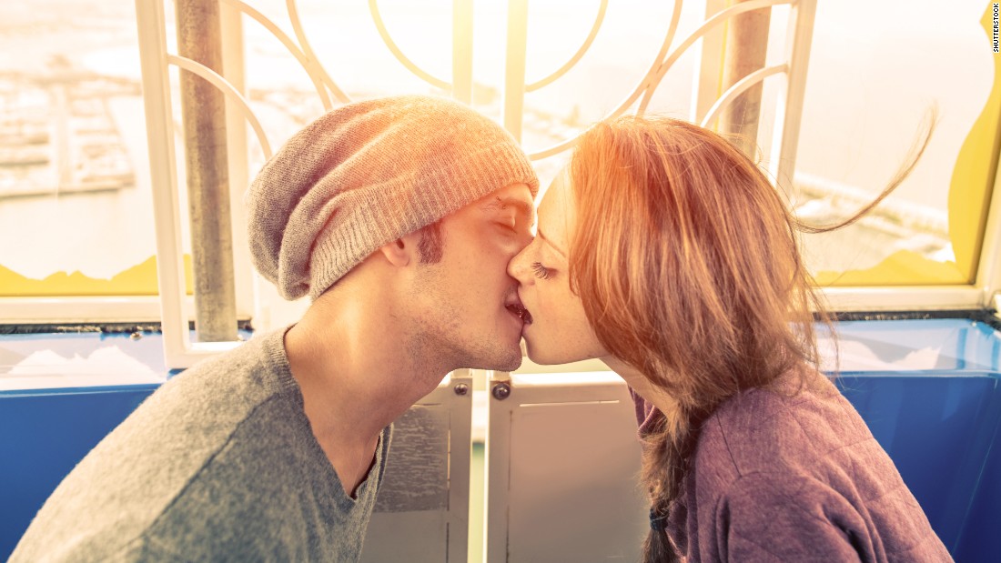 Can you get tonsillitis from kissing?