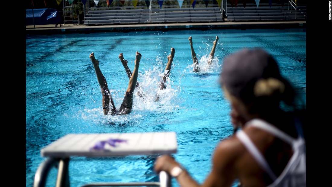 synchronized-swimming-like-ballet-in-water-but-brace-yourself-for