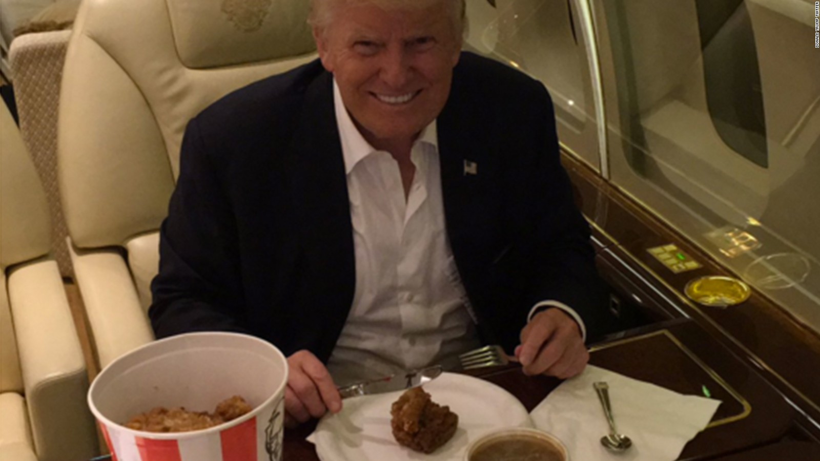 160802090304-donald-trump-eats-kfc-with-knife-and-fork-full-169.jpg