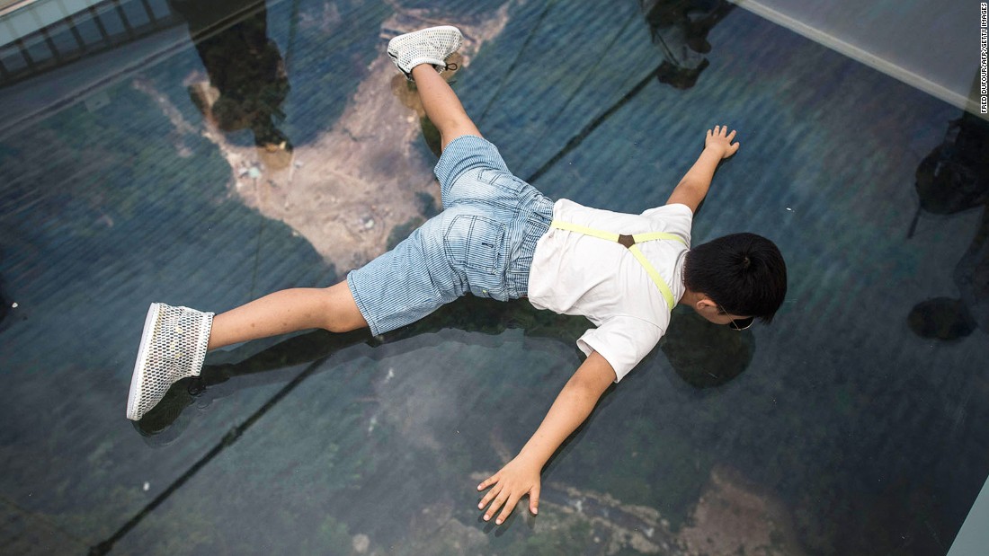 Chinas Record Breaking Glass Bridge Closes 