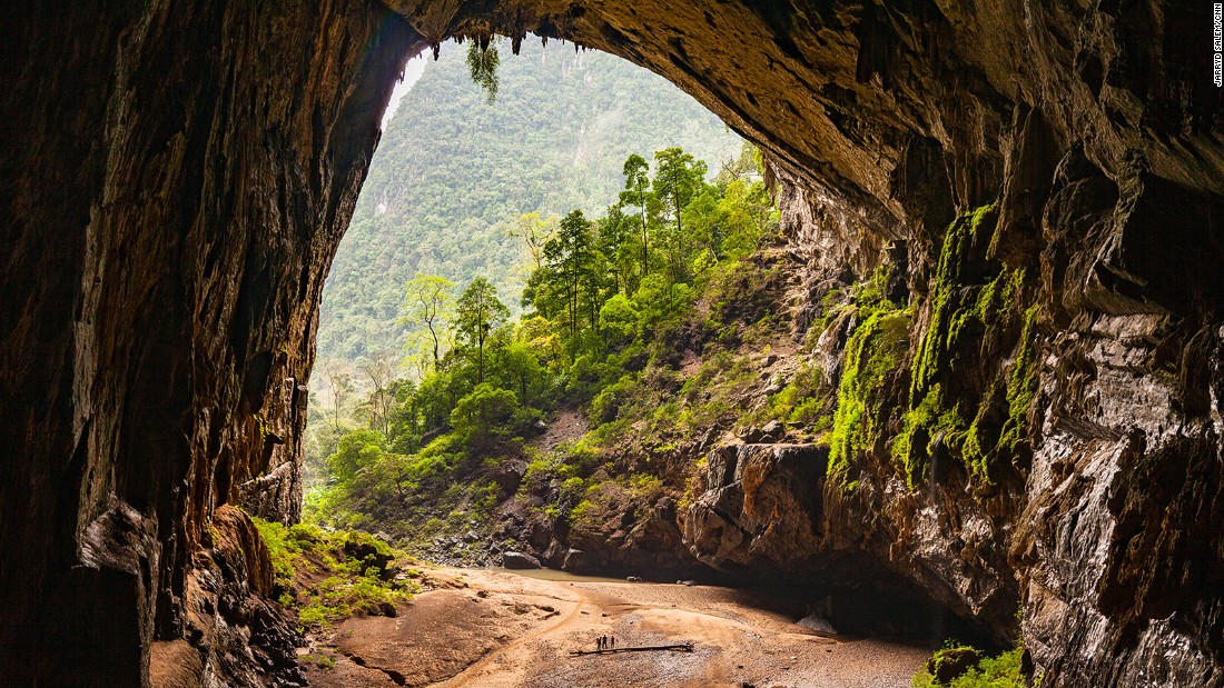 Explore Hang Son Doong In Vietman World S Largest Cave Cnn Com