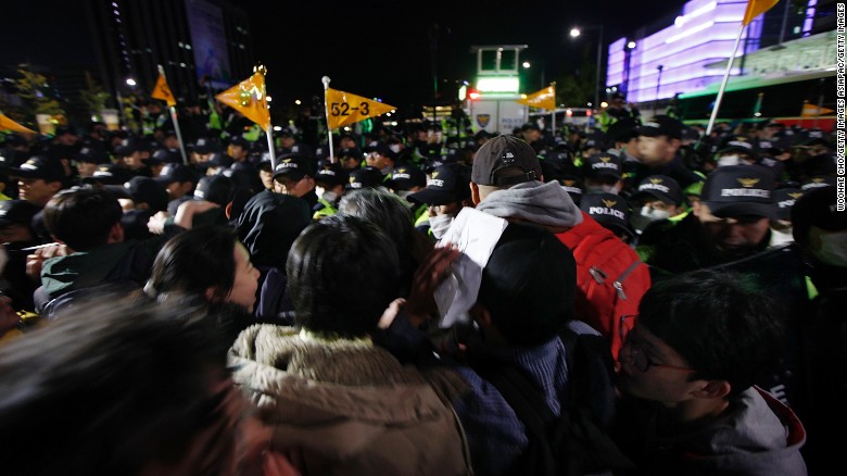 Thousands of South Koreans took to Seoul's streets to demand President Park Geun-hye step down in the wake of allegations that Park let her friend, Choi Soon-Sil, interfere in important state affairs. 