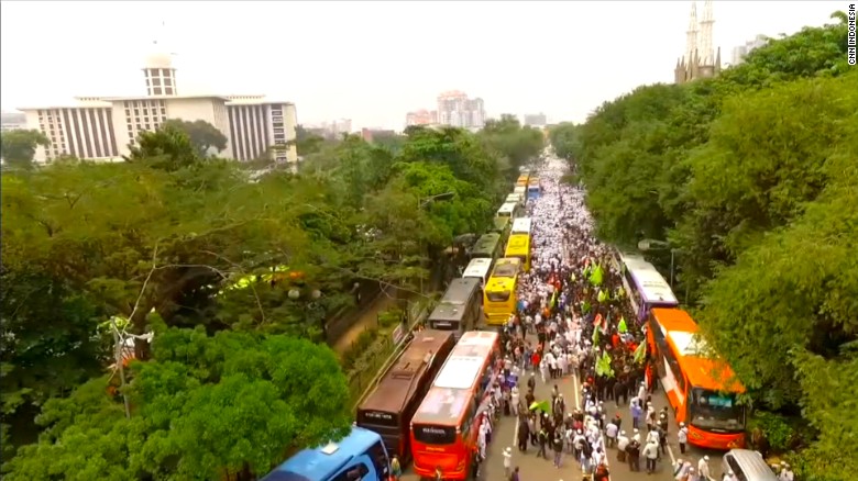 The rally started at Istiqlal Mosque and ends at the Presidential palace.