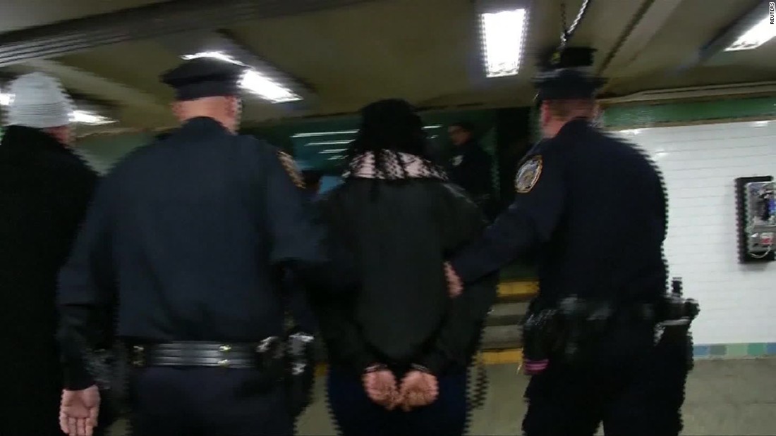 Woman Pushed To Her Death In Front Of Subway Train Cnn Video 