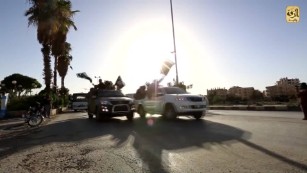 ISIS orders Raqqa residents to flee, then stay