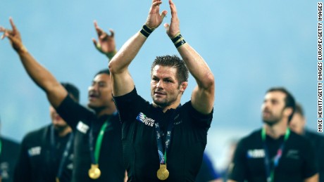 Richie McCaw: All Blacks legend flies helicopter for earthquake support