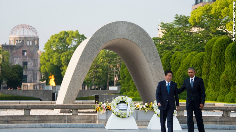 Barack Obama and Japanese Prime Minister Shinzo Abe turn around after laying wreaths to commemorate the victims of the world&#39;s first nuclear attacks during a visit to the Hiroshima Peace Memorial Park on May 27, 2016. 