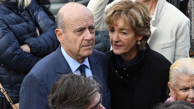 Juppé with wife Isabelle Legrand-Bodin at a polling station in Bordeaux on November 20.