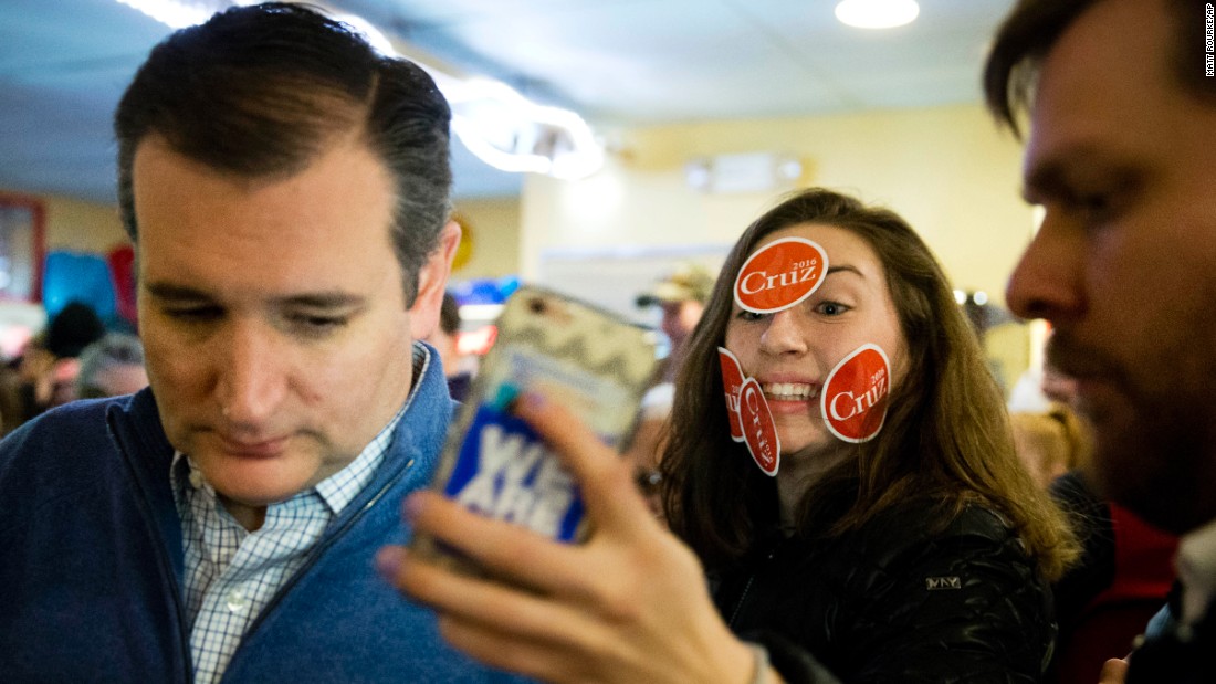 A young woman tries to get a selfie with US Sen. Ted Cruz during the presidential candidate&#39;s campaign stop in Tilton, New Hampshire, on Monday, January 18.