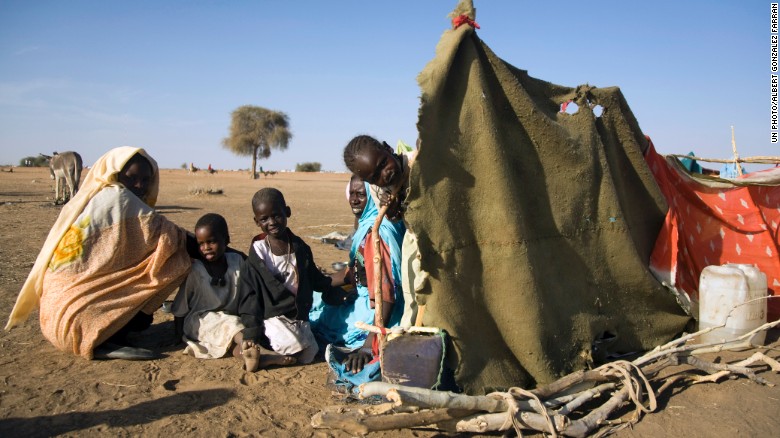 People displaced from Darfur&#39;s conflict arrive at Shangel Tubaya in 2010. 
