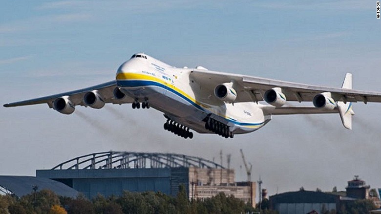  The Ukrainian-built Antonov An-225 is longer than the Stratolaunch. 