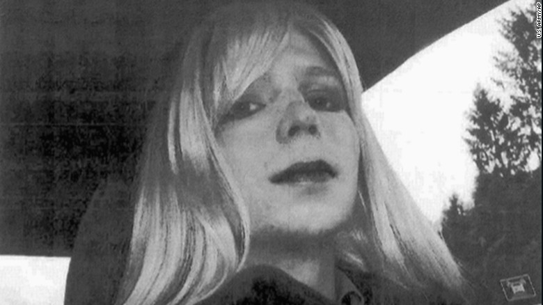 Obama commutes sentence for Chelsea Manning