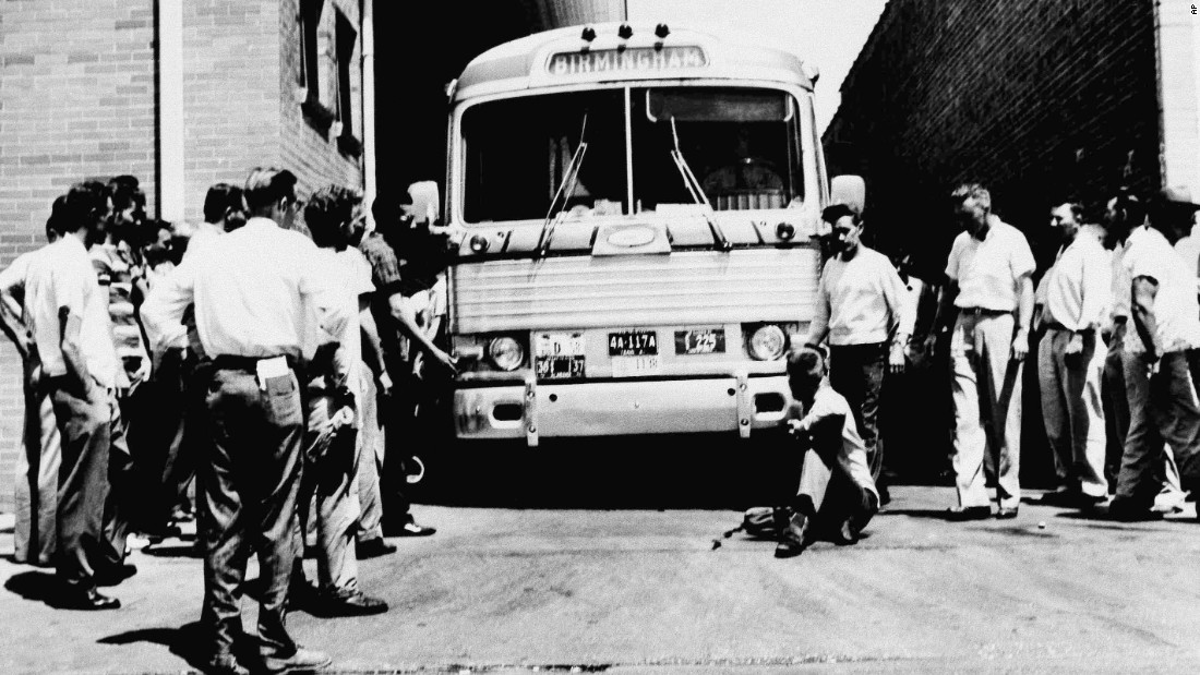 freedom-rides-challenge-segregation-in-deep-south