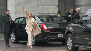 Hillary Clinton arrives at Trump inauguration 