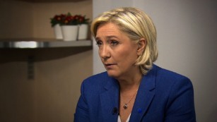 Marine Le Pen defends Trump&#39;s travel ban