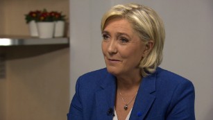 Le Pen: I don&#39;t want to put a wall around France