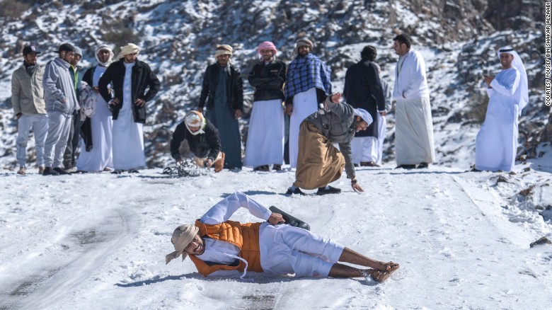 Emirati men enjoyed the snow while holding tobogganing races on the mountain.