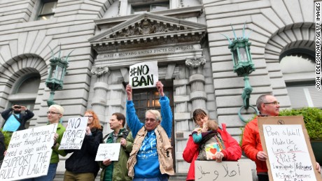 Appeals court weighs Trump's travel ban 