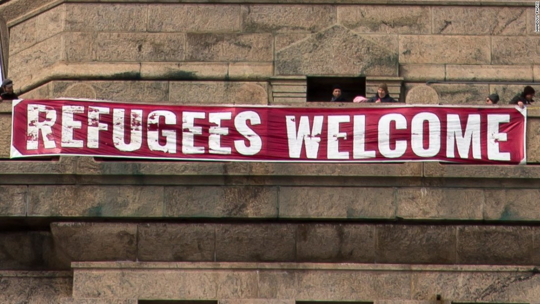 'Refugees Welcome' banner unfurled at Statue of Liberty