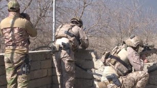 US soldiers help Iraqi troops secure Mosul