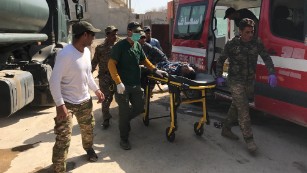 US volunteers aid Mosul&#39;s wounded in makeshift frontline clinic