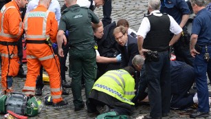 Amid London chaos, MP rushes to victim&#39;s aid