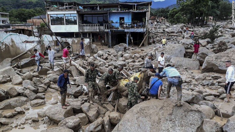 Soldiers retrieve bodies from the mudslide site. 