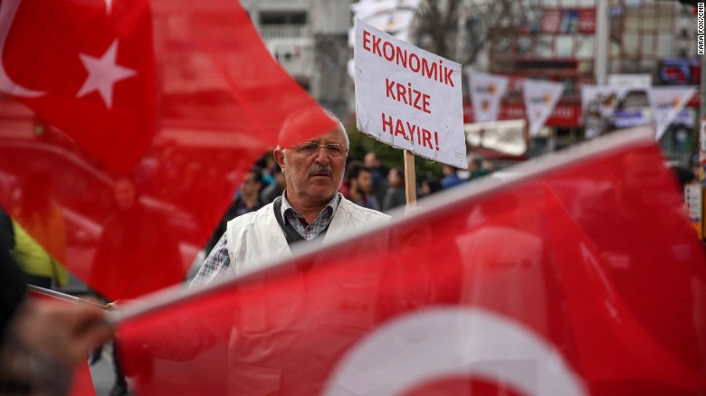 Istanbul: A city divided ahead of Turkey referendum
