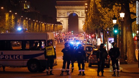 Un policía muere en tiroteo en los Campos Elíseos de París - Atentados en París - Francia - Foro Francia