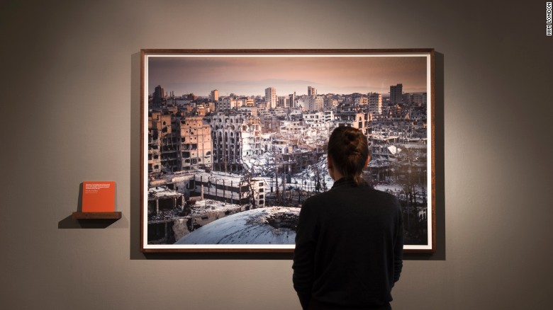 Ponomarev&#39;s photographs of Syria are going on display in the UK for the first time.